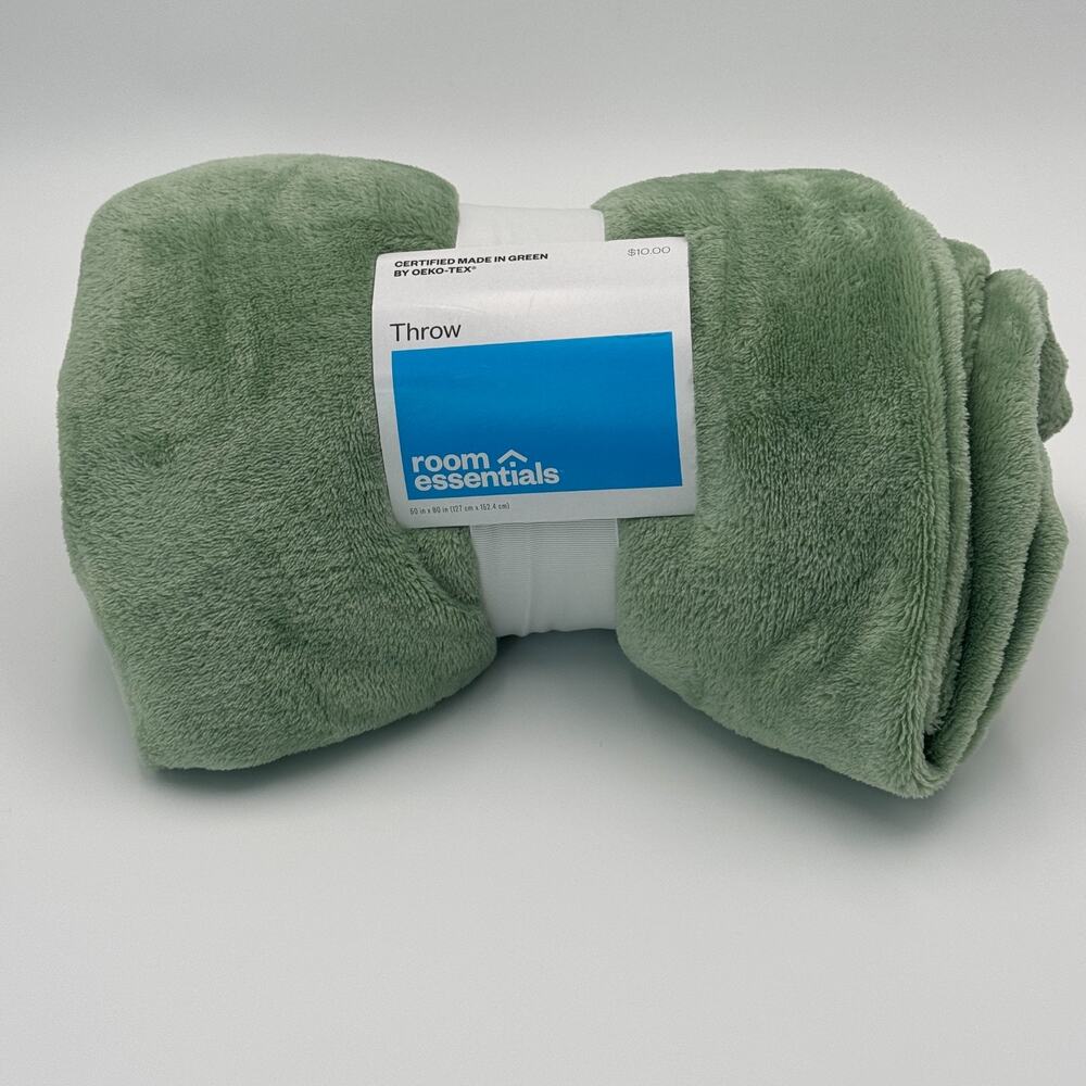 Room Essentials Sage Green Plush Throw Blanket 50x60 Cozy Recycled Polyester NEW